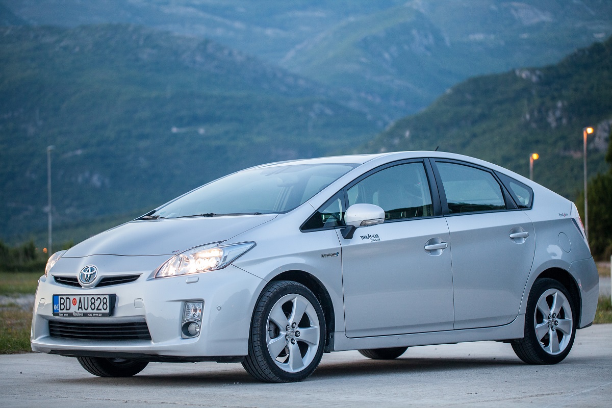 Toyota prius 2023. Toyota козырь. Приус гибрид 2022. Toyota prius 2014. Приус лошадиные силы.